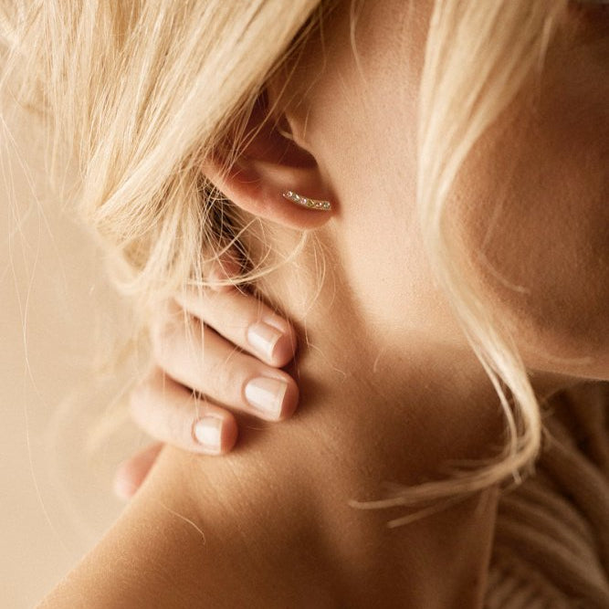 Blomdahl titanium boog zilverkleurig 14 mm met gekleurde crystalletjes (incl. achterkantjes) - Staartjes en Strikjes