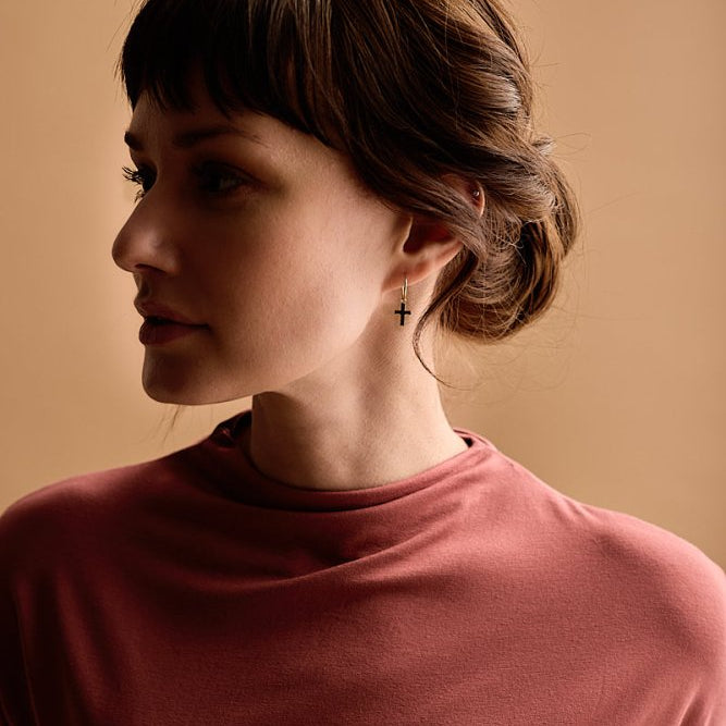 Blomdahl titanium goudkleurige oorringen met kruisje – 14 mm