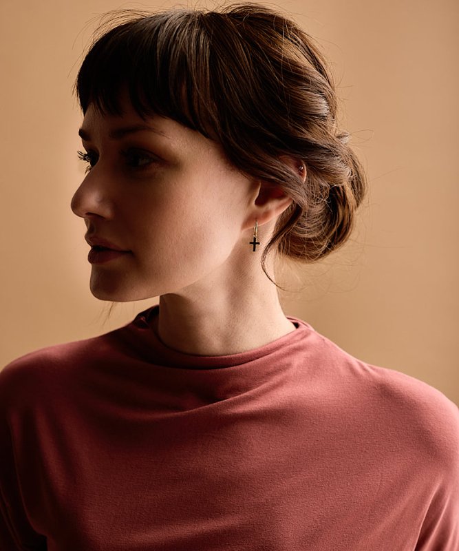 Blomdahl titanium goudkleurige oorringen met kruisje – 14 mm