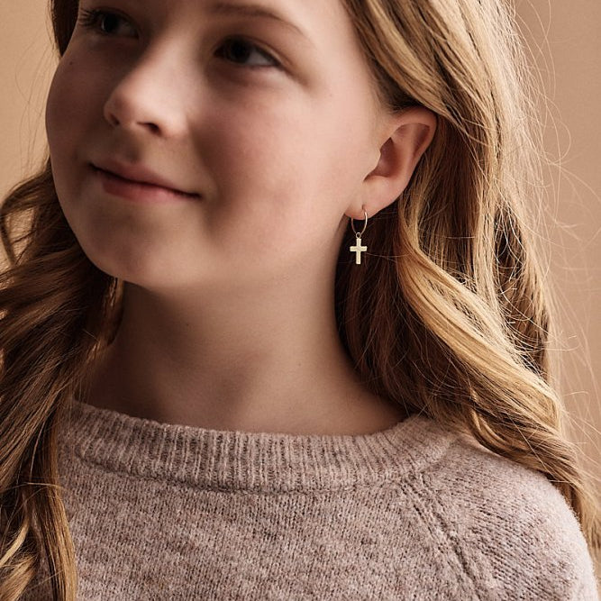 Blomdahl titanium goudkleurige oorringen met kruisje – 14 mm