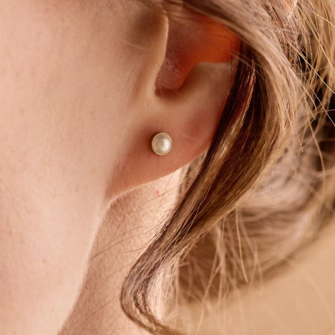 Blomdahl titanium knopjes goudkleurig met parel – 5 mm - Staartjes en Strikjes