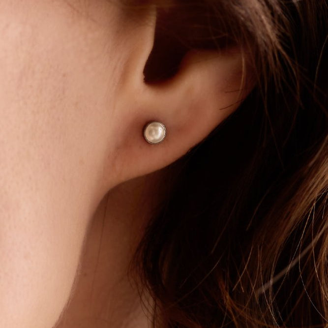 Blomdahl titanium knopjes met parel – 5 mm - Staartjes en Strikjes