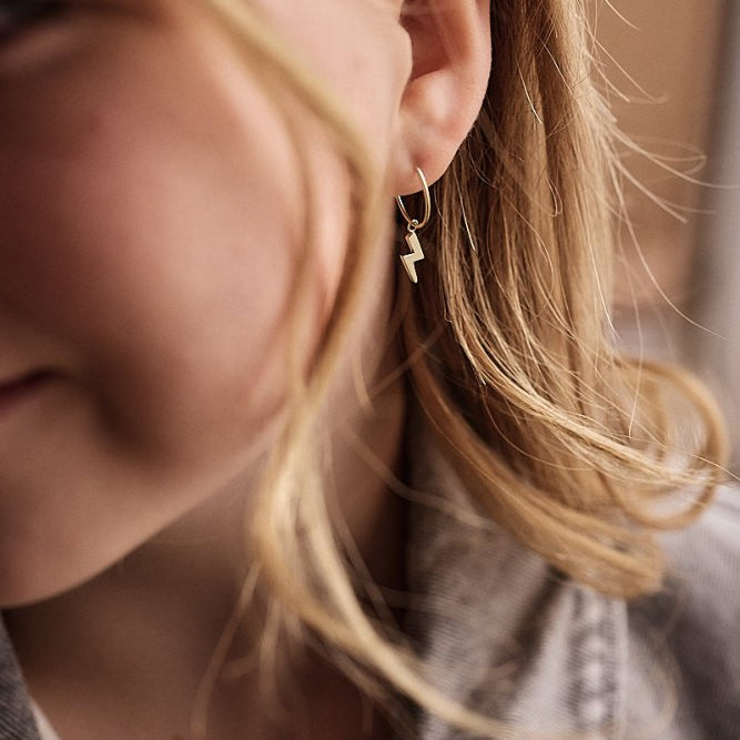 Blomdahl titanium oorringen goudkleurig met bliksem – 14 mm - Staartjes en Strikjes