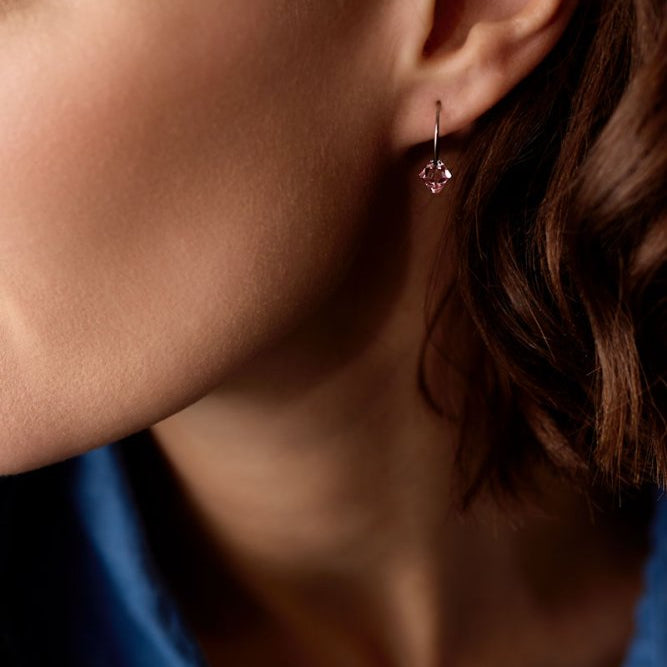 Blomdahl titanium oorringen met lichtroze crystal – 14 mm - Staartjes en Strikjes
