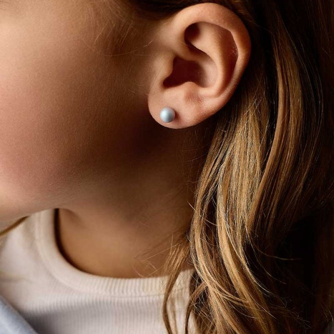 Blomdahl titanium pareloorbellen rainbow shimmer – 6 mm - Staartjes en Strikjes