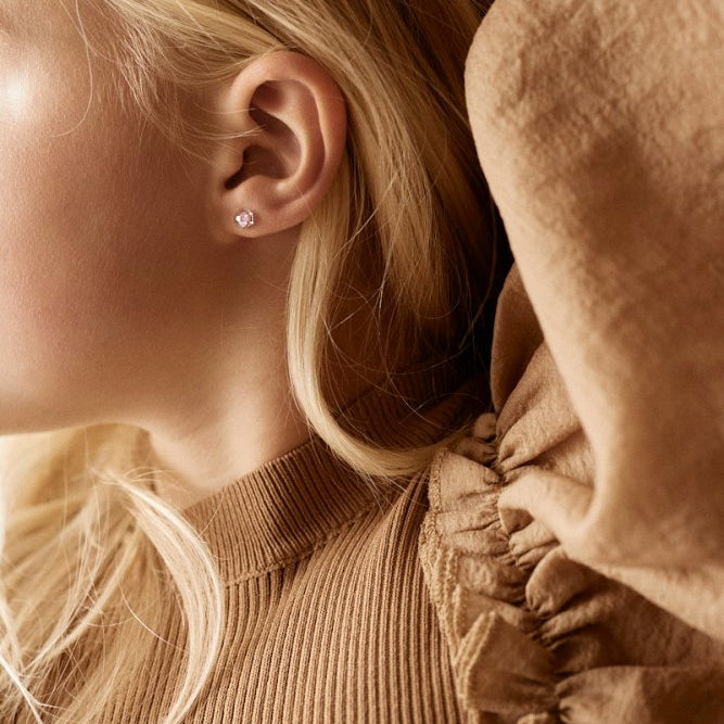 Oorbellen Blomdahl huidvriendelijk knopje rainbow rose 6 mm. (incl. achterkantjes) - Staartjes en Strikjes