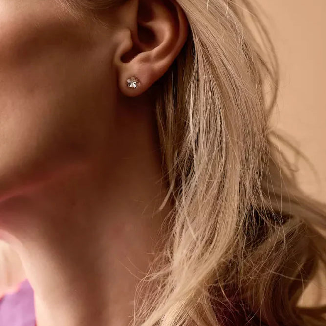 Oorbellen Blomdahl medical plastic bloemetjes crystal (incl. achterkantjes) - Staartjes en Strikjes