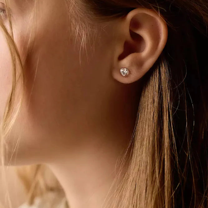 Oorbellen Blomdahl medical plastic hartje crystal (incl. achterkantjes) - Staartjes en Strikjes