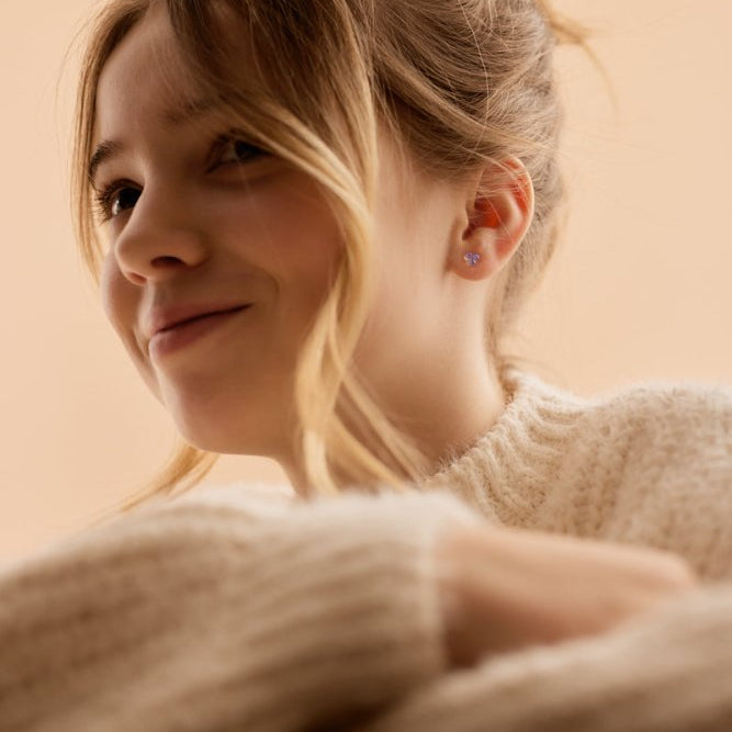 Oorbellen Blomdahl medical plastic klavertje licht paars (incl. achterkantjes) - Staartjes en Strikjes