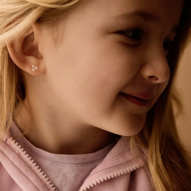 Oorbellen Blomdahl medical plastic klavertje met pareltjes – wit