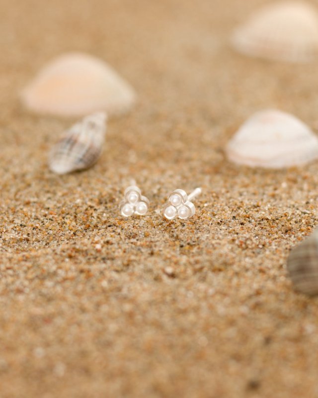 Oorbellen Blomdahl medical plastic klavertje met pareltjes – wit
