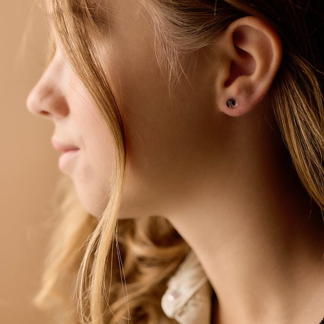 Oorbellen Blomdahl medical plastic knopje zwart 6 mm.