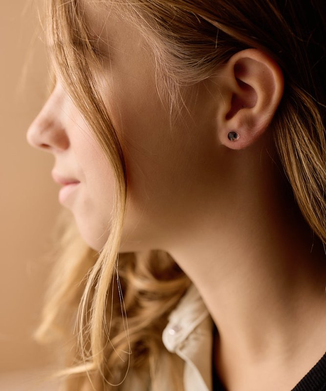 Oorbellen Blomdahl medical plastic knopje zwart 6 mm.