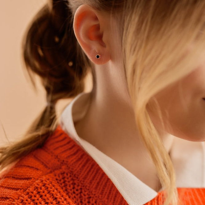 Oorbellen Blomdahl medical plastic knopje zwart (incl. achterkantjes) - Staartjes en Strikjes