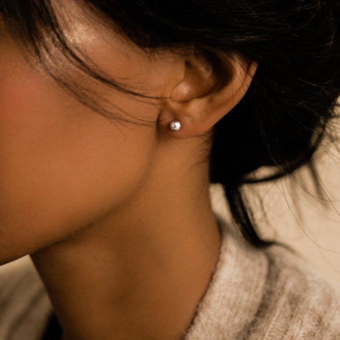 Oorbellen Blomdahl titanium bolletje 5 mm. (incl. achterkantjes) - Staartjes en Strikjes