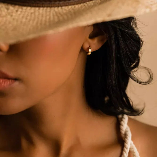 Oorbellen Blomdahl titanium boogje goudkleurig 10 mm. (incl. achterkantjes) - Staartjes en Strikjes