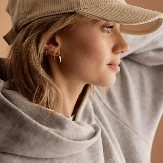 Oorbellen Blomdahl titanium boogje goudkleurig 15 mm. (incl. achterkantjes) - Staartjes en Strikjes