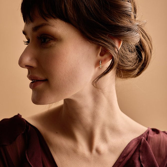 Oorbellen Blomdahl titanium boogje goudkleurig met pareltjes en kristallen – 10 mm