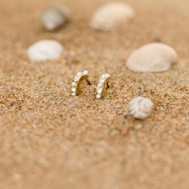Oorbellen Blomdahl titanium boogje goudkleurig met pareltjes en kristallen – 10 mm