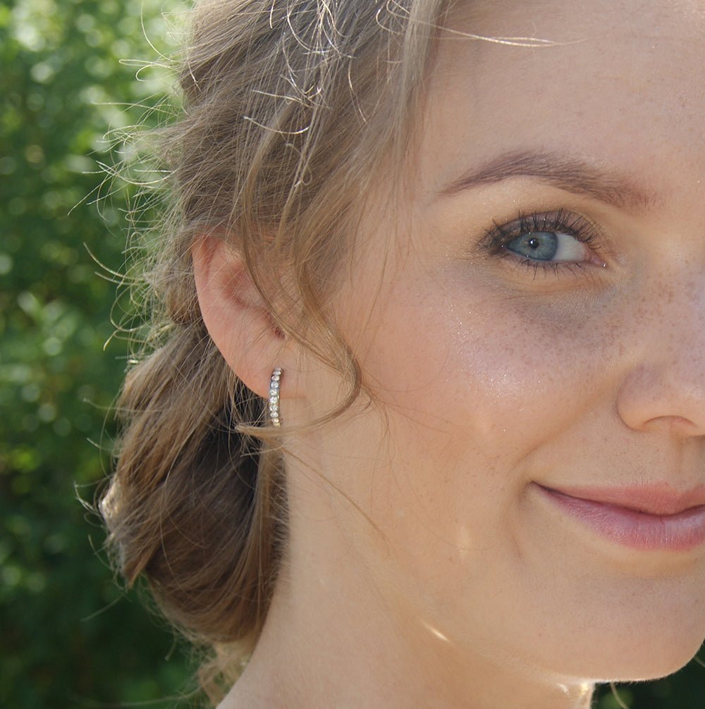 Oorbellen Blomdahl titanium boogje met crystal steentjes (incl. achterkantjes)