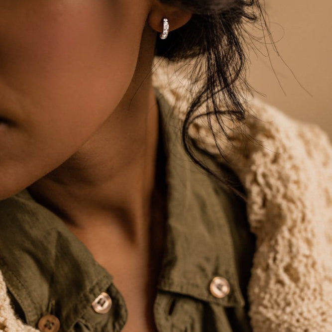 Oorbellen Blomdahl titanium boogje zilverkleurig 10 mm met crystalletjes (incl. achterkantjes) - Staartjes en Strikjes