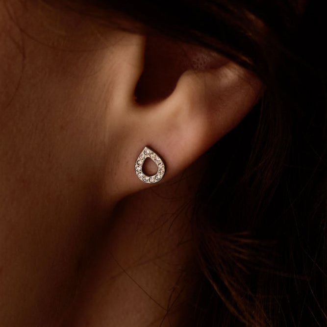 Oorbellen Blomdahl titanium druppelvorm met kristalletjes – 8 mm