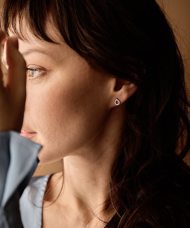 Oorbellen Blomdahl titanium druppelvorm met kristalletjes – 8 mm