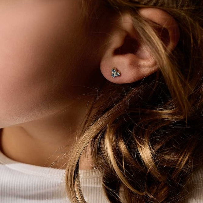 Oorbellen Blomdahl titanium goudkleurig aqua klavertje - 6 mm.