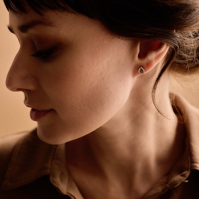 Oorbellen Blomdahl titanium goudkleurig druppelvormig met kristalletjes – 8 mm