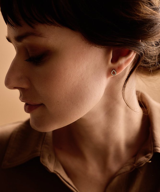 Oorbellen Blomdahl titanium goudkleurig druppelvormig met kristalletjes – 8 mm