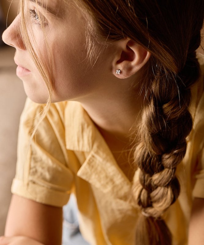 Oorbellen Blomdahl titanium goudkleurig knopje 5 mm. zirconiasteentje