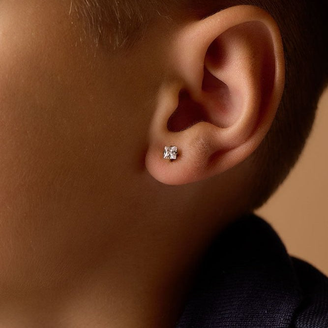 Oorbellen Blomdahl titanium goudkleurig knopje 5 mm. zirconiasteentje - Staartjes en Strikjes