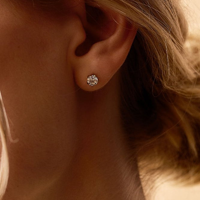 Oorbellen Blomdahl titanium goudkleurig knopje 6 mm. zirconiasteentje - Staartjes en Strikjes