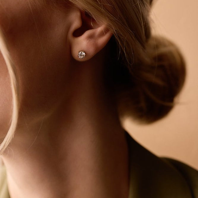 Oorbellen Blomdahl titanium goudkleurig knopje 6 mm. zirconiasteentje - Staartjes en Strikjes