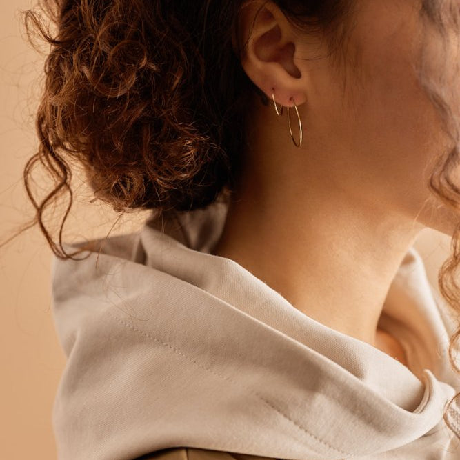 Oorbellen Blomdahl titanium goudkleurige oorringen 14 mm. - Staartjes en Strikjes