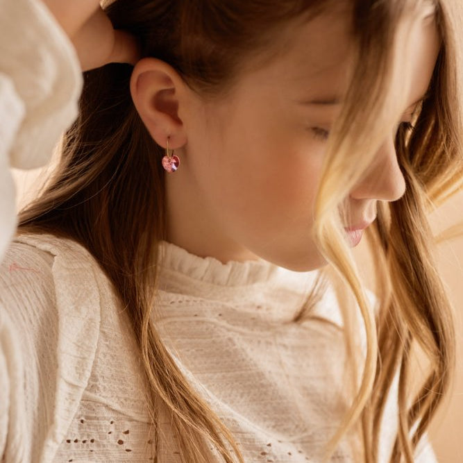 Oorbellen Blomdahl titanium goudkleurige oorringen 14 mm. kristal hartje roze - Staartjes en Strikjes