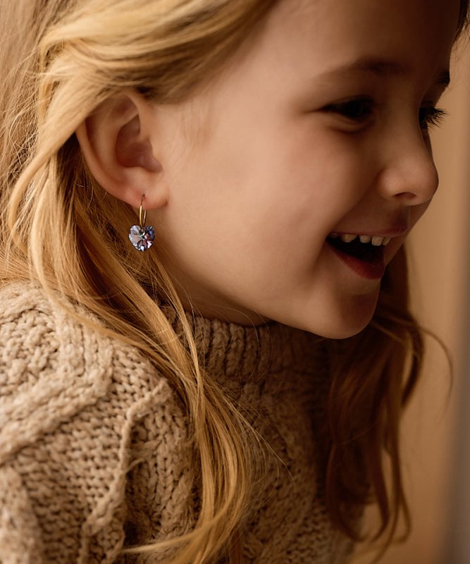 Oorbellen Blomdahl titanium goudkleurige oorringen – 14 mm met kristallen hartje paars - Staartjes en Strikjes