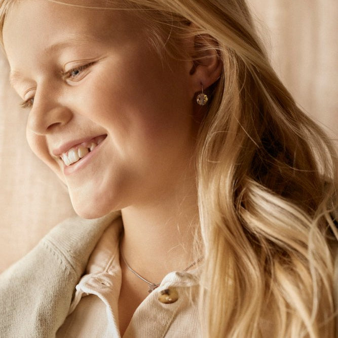 Oorbellen Blomdahl titanium hanger crystal 8 mm. rainbow (incl. achterkantjes) - Staartjes en Strikjes