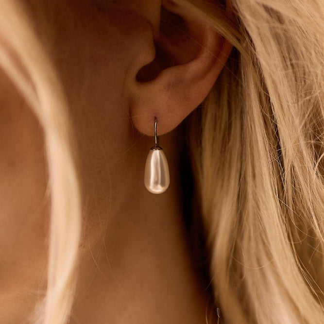 Oorbellen Blomdahl titanium hanger parel druppel 15 mm. - Staartjes en Strikjes
