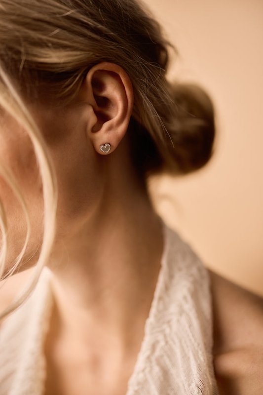 Oorbellen Blomdahl titanium hartje crystal 8 mm. (incl. achterkantjes)