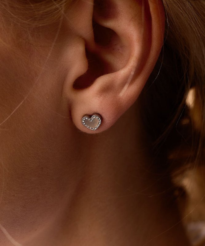 Oorbellen Blomdahl titanium hartje crystal 8 mm. (incl. achterkantjes)