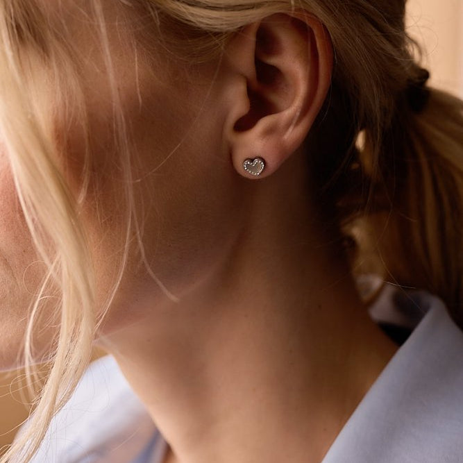 Oorbellen Blomdahl titanium hartje crystal 8 mm. (incl. achterkantjes) - Staartjes en Strikjes
