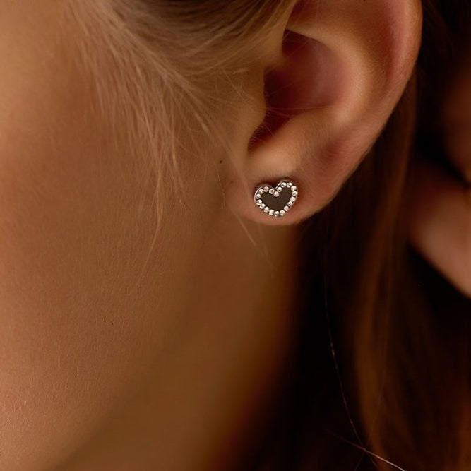 Oorbellen Blomdahl titanium hartje crystal 8 mm. (incl. achterkantjes) - Staartjes en Strikjes