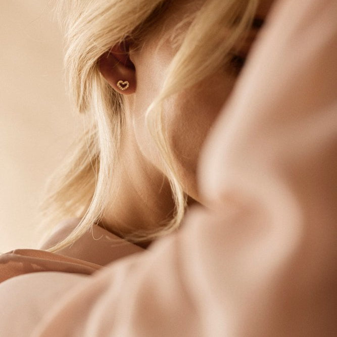 Oorbellen Blomdahl titanium hartje goudkleurig met crystal (incl. achterkantjes) - Staartjes en Strikjes