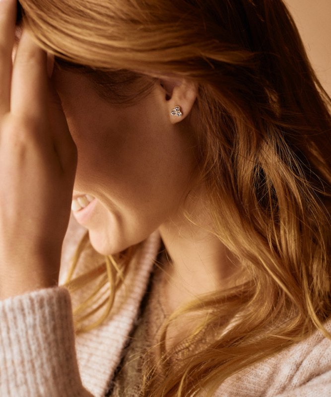 Oorbellen Blomdahl titanium klavertje 8 mm. goudkleurig (incl. achterkantjes) - Staartjes en Strikjes