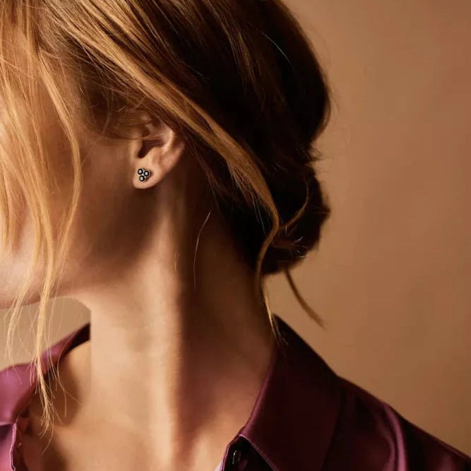 Oorbellen Blomdahl titanium klavertje 8 mm. goudkleurig zwart(incl. achterkantjes)