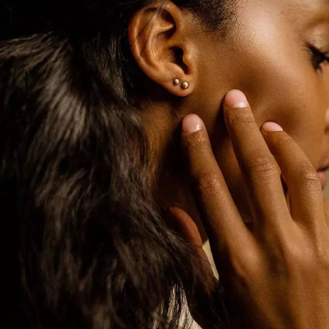 Oorbellen Blomdahl titanium knopje 3 mm. goudkleurig (incl. achterkantjes) - Staartjes en Strikjes