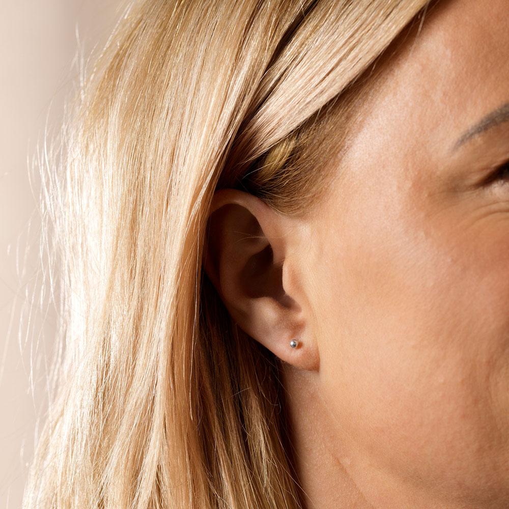 Oorbellen Blomdahl titanium knopje 3 mm. (incl. achterkantjes)