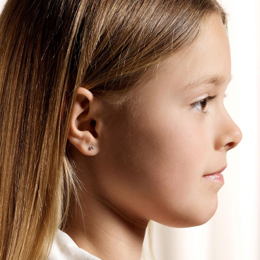 Oorbellen Blomdahl titanium knopje 3 mm. (incl. achterkantjes)