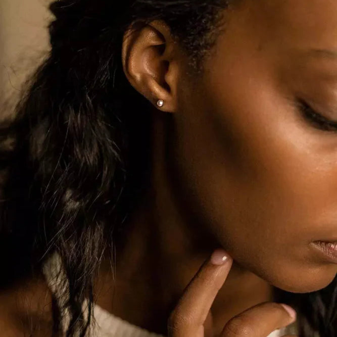 Oorbellen Blomdahl titanium knopje 4 mm. (incl. achterkantjes) - Staartjes en Strikjes